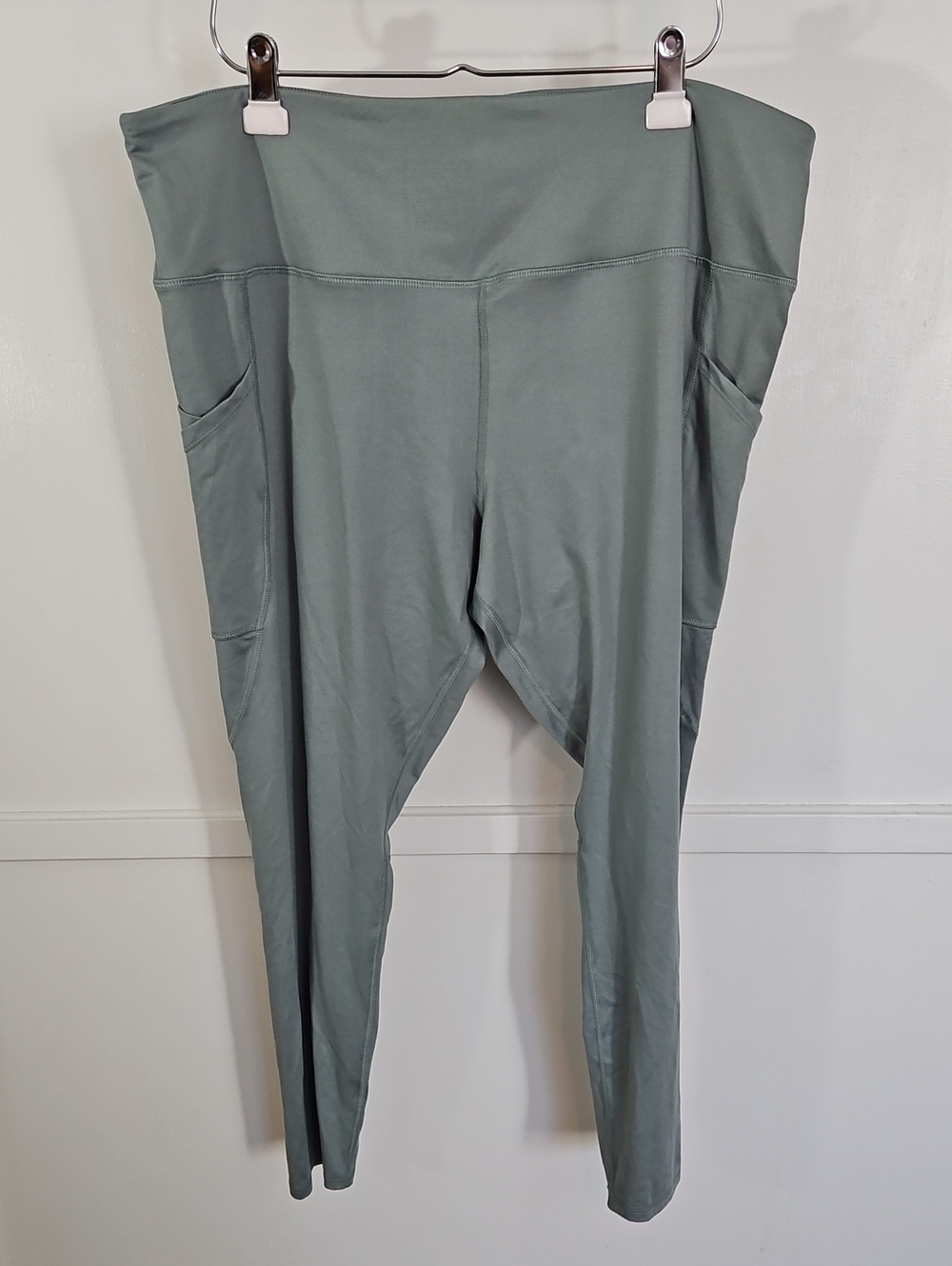 🆕️ Sage Green Leggings with Side Pockets NWOT